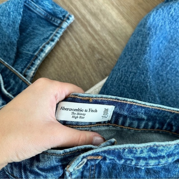 Abercrombie & Fitch The Skinny High Rise Jeans Distressed Medium Wash Size 36 - Picture 11 of 11